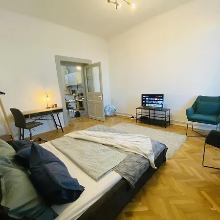 Blutim Studio - Stylish Studio By The Train Station *